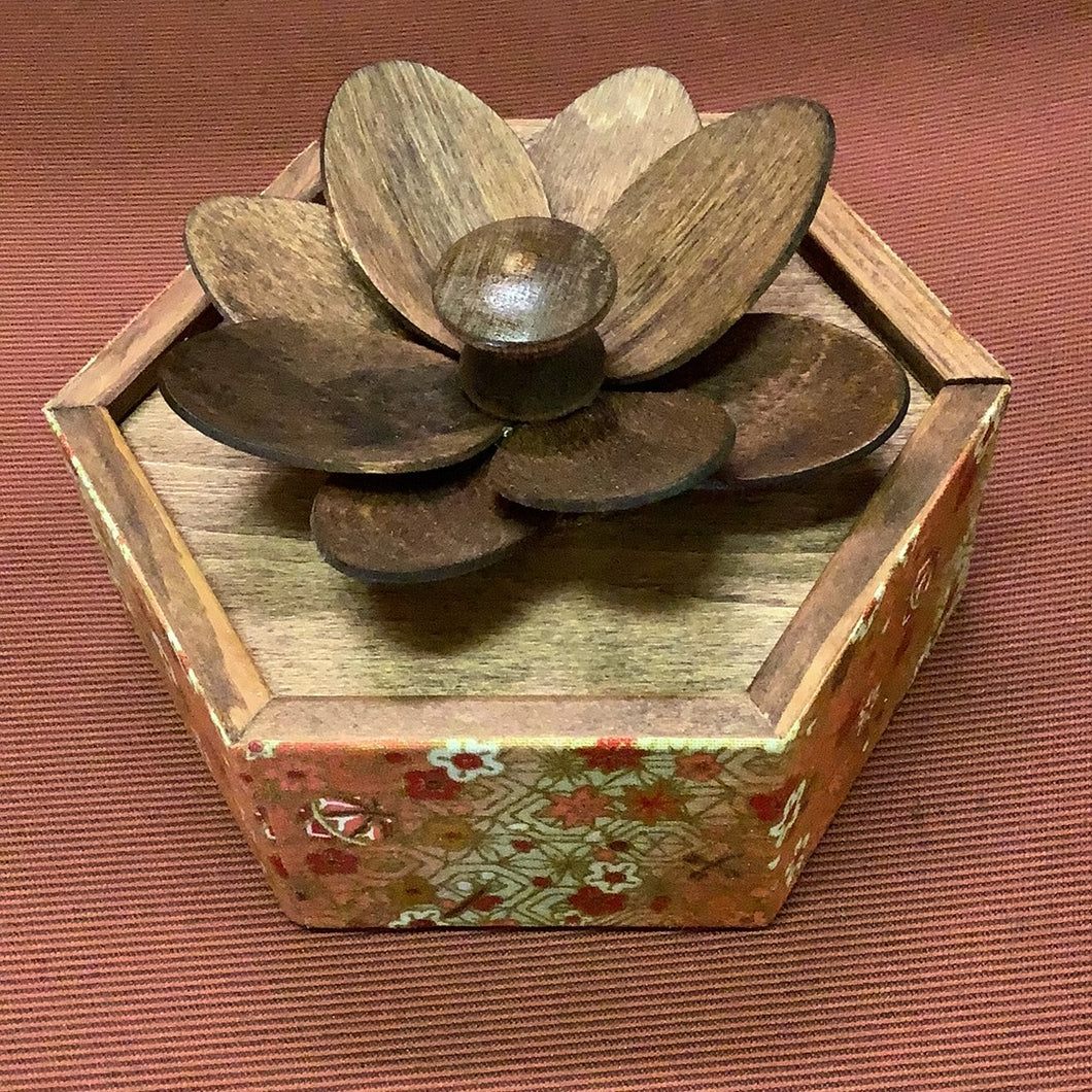 Lotus Box